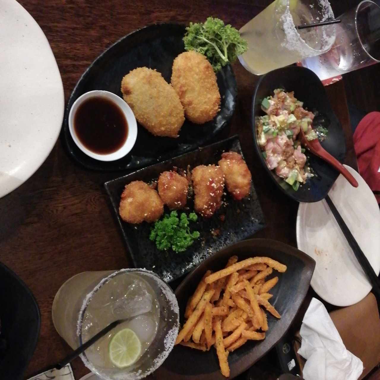 croqueta, pechuga, camote, poke y margaritas