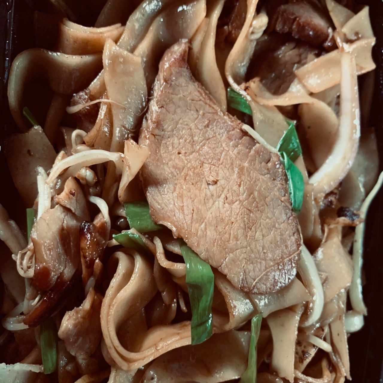 Chow Fun de Puerco Asado
