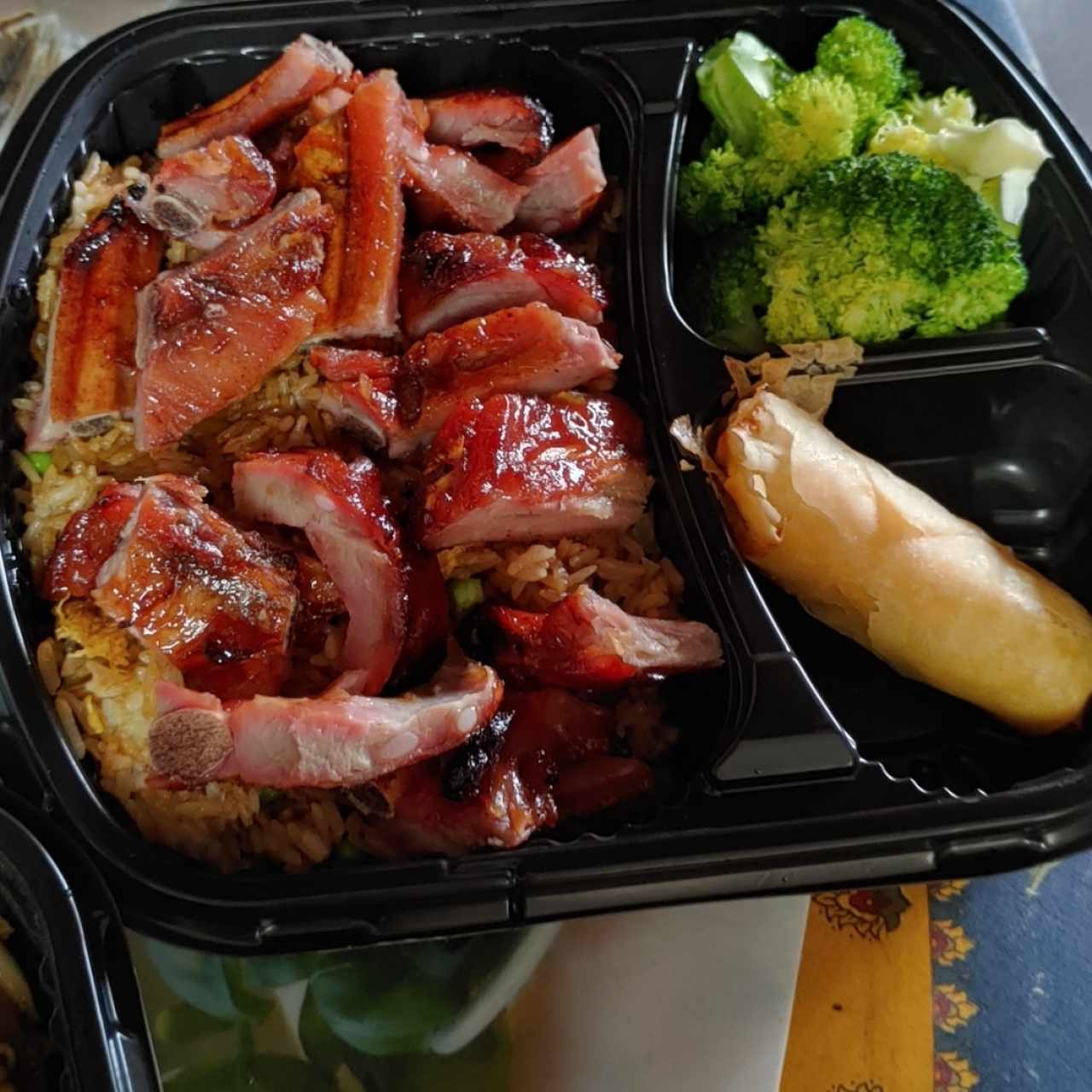 COSTILLAS CON ARROZ Y VERURAS