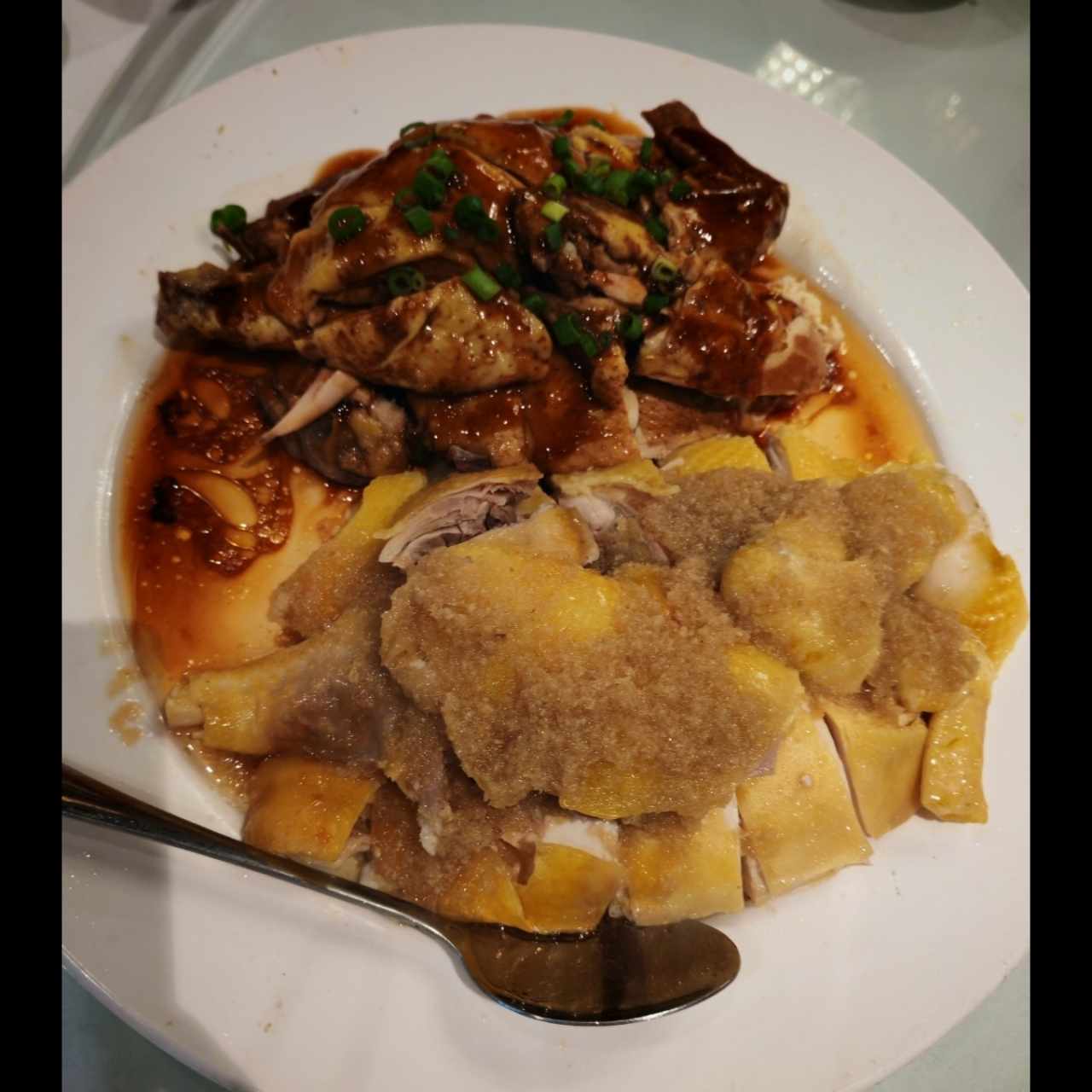 Pollo doble (con salsa de jengibre y con salsa de soya) 