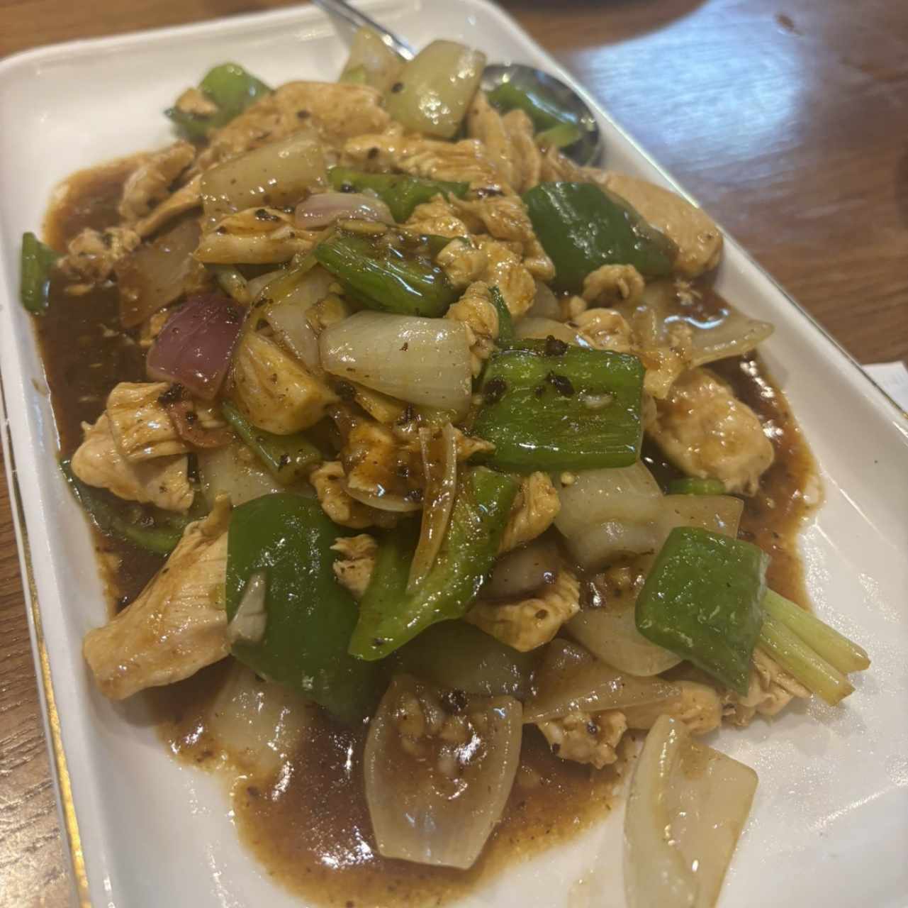 Pollo en salsa de frijoles negros