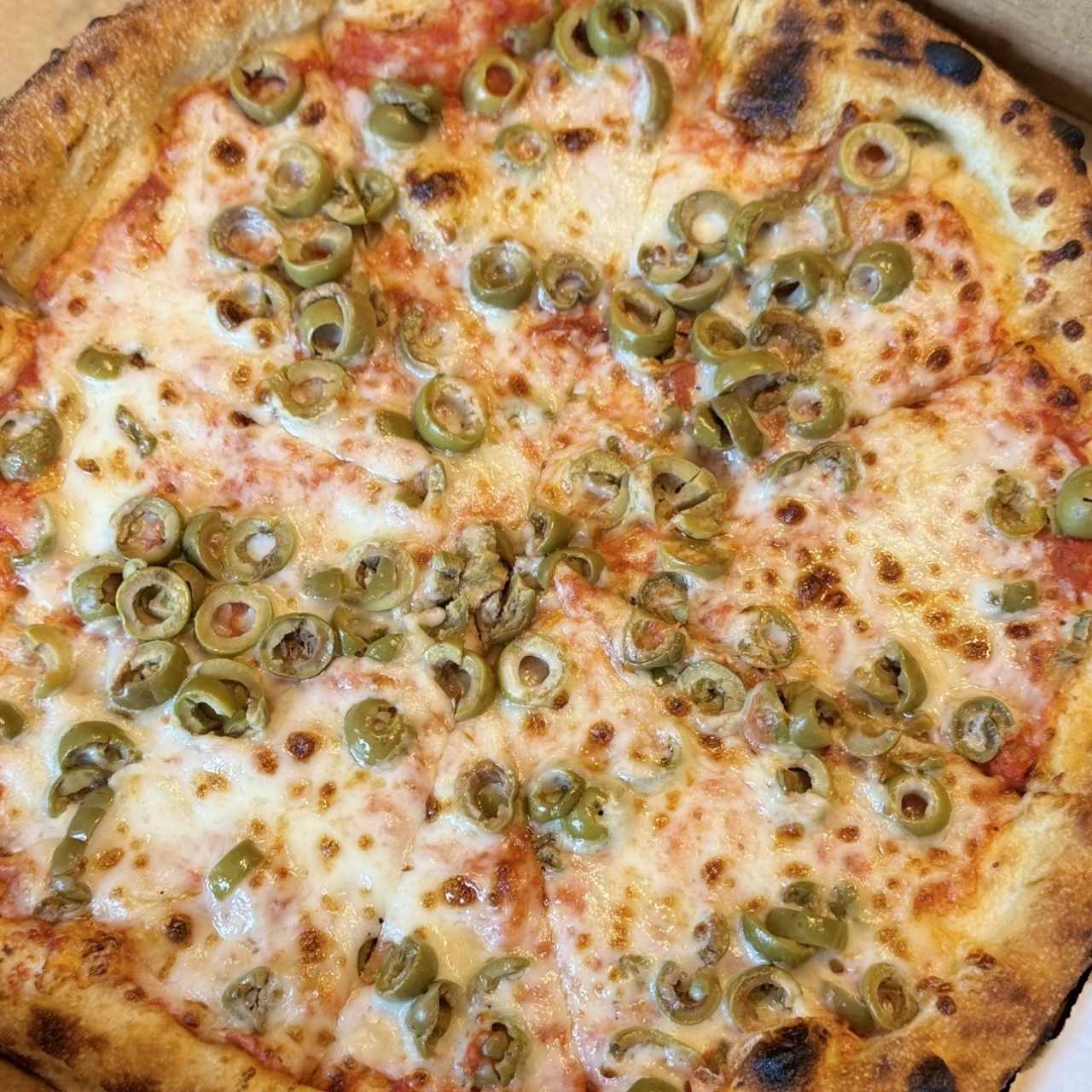 Queso con extra de aceituna. 