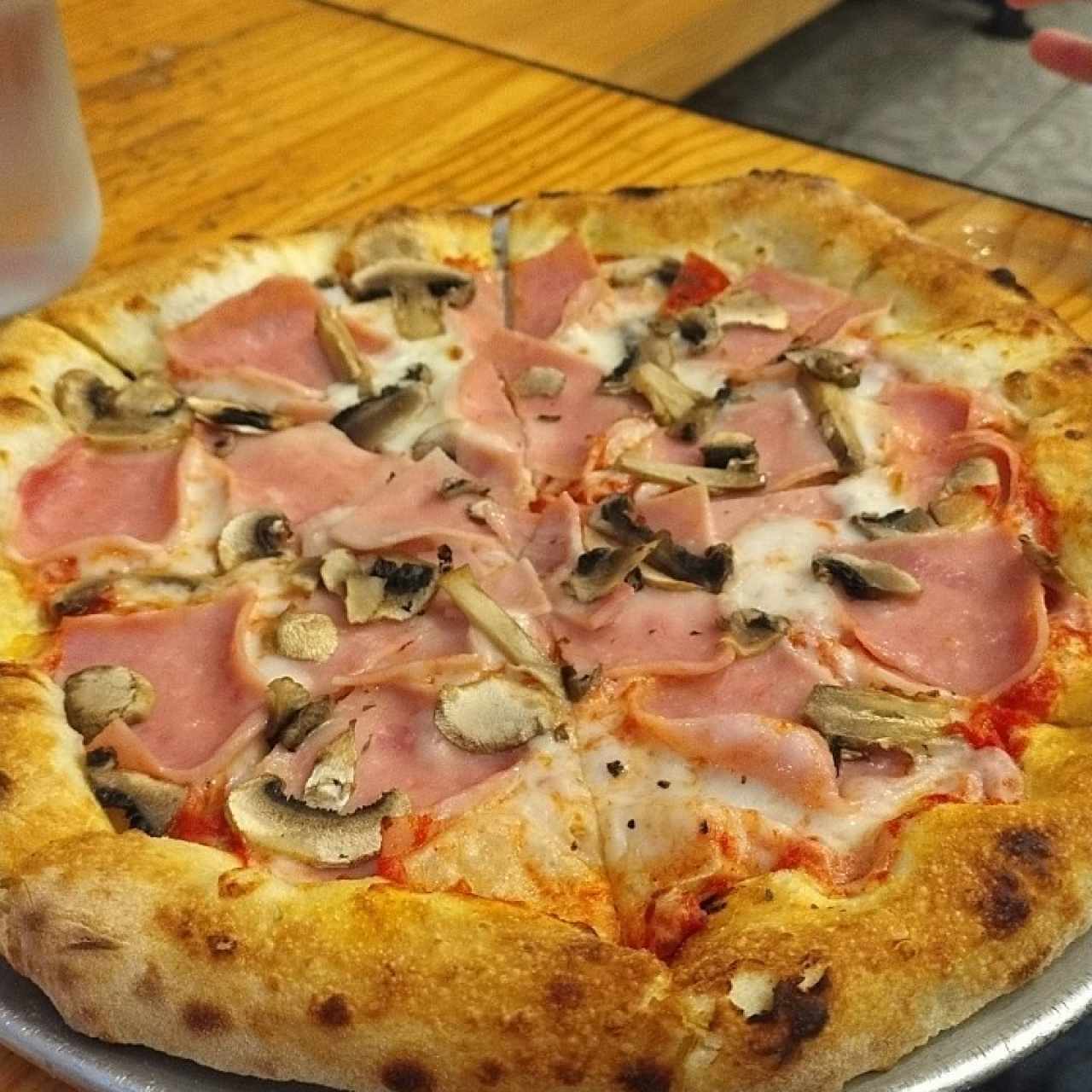 Pizza Prosciutto e Funghi