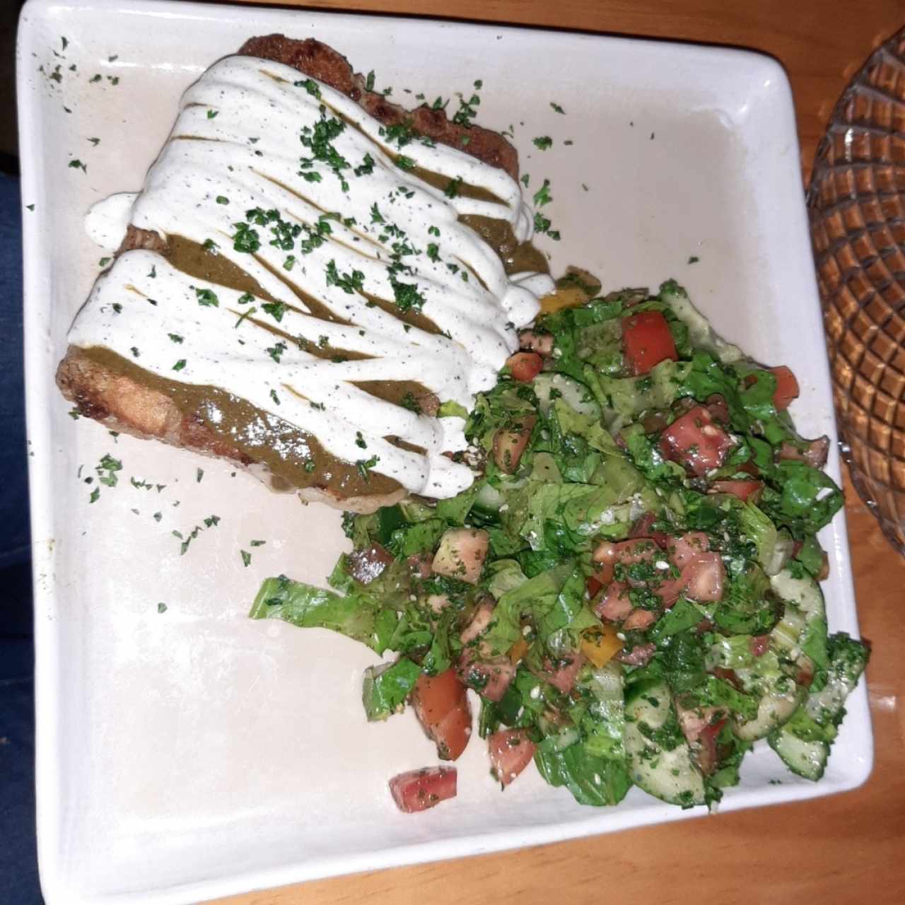 Corvina Turca con ensalada 
