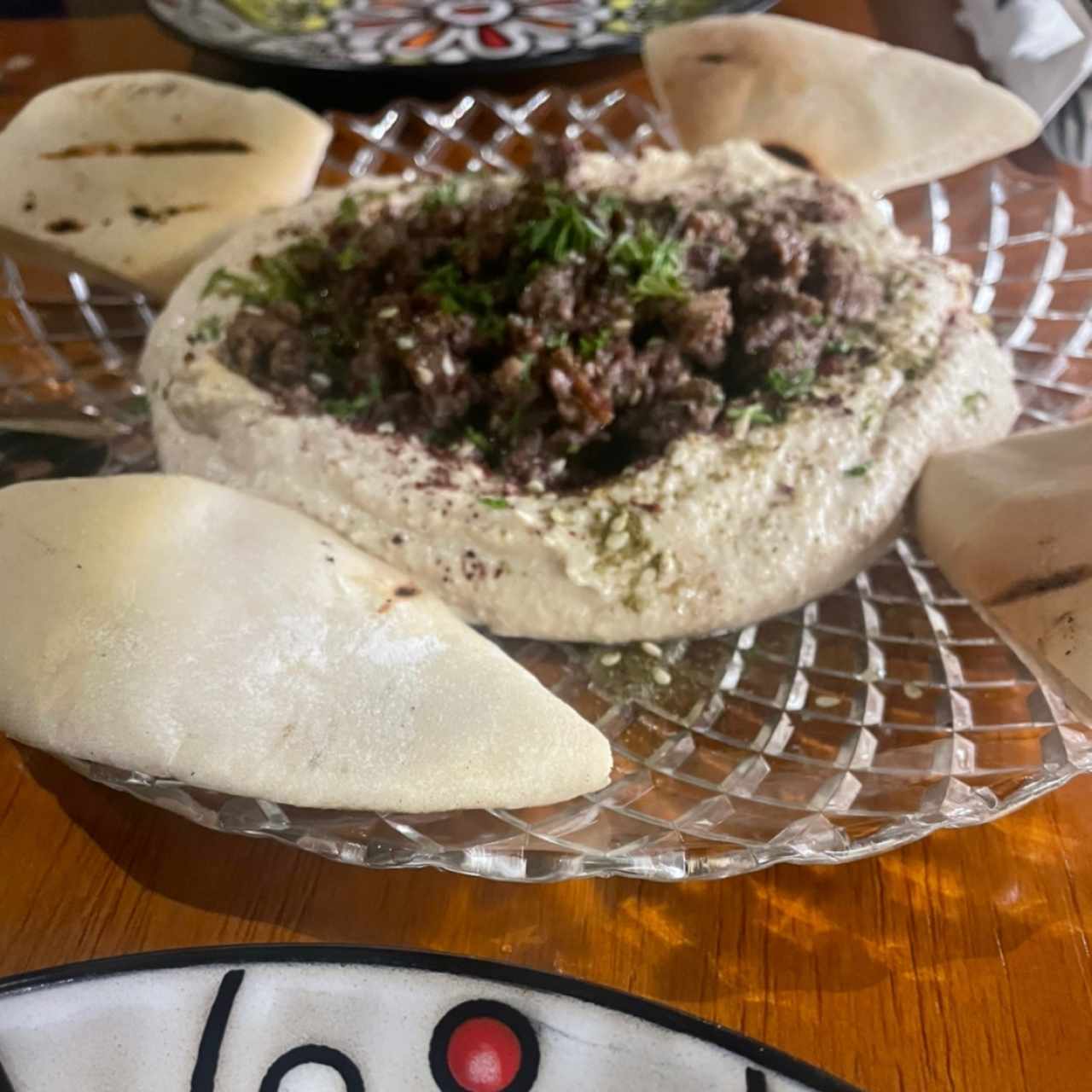 hummus con carne