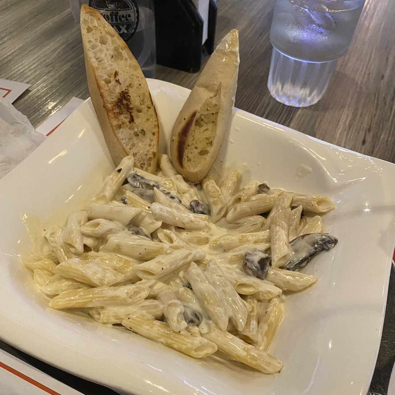 Pastas - Pasta Alfredo con hongos 