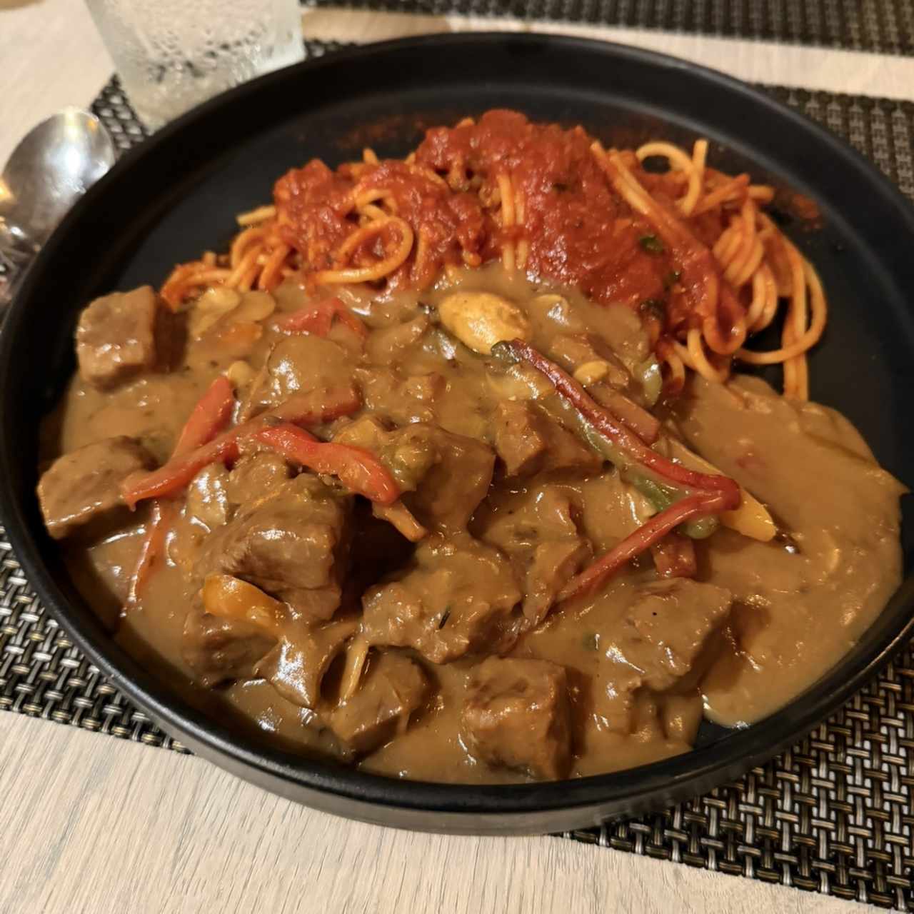 Cartoccio de Res con Linguini a la Crema