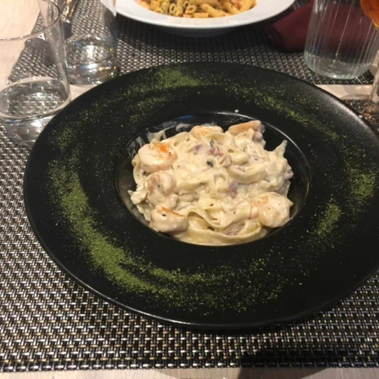 Tallarines La Strega con camarones