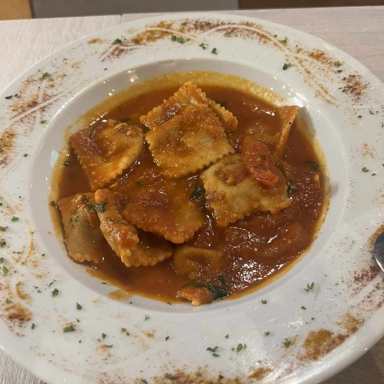 Raviolis a la boloñesa 