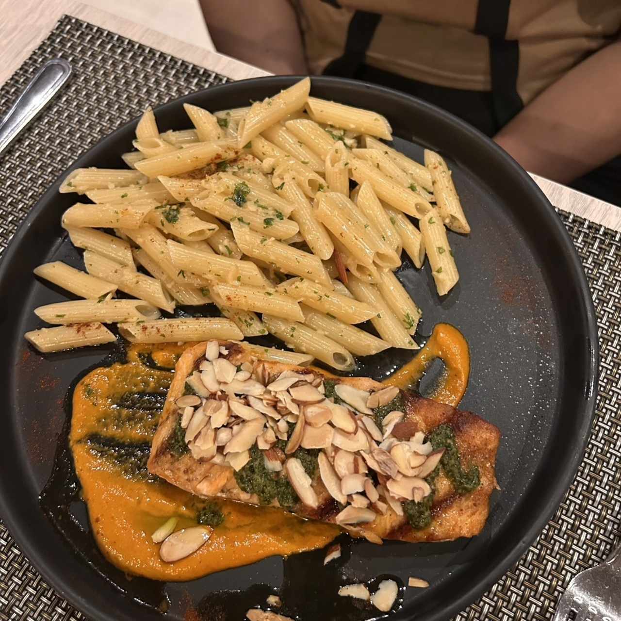 Penne con Salmón y Zucchini