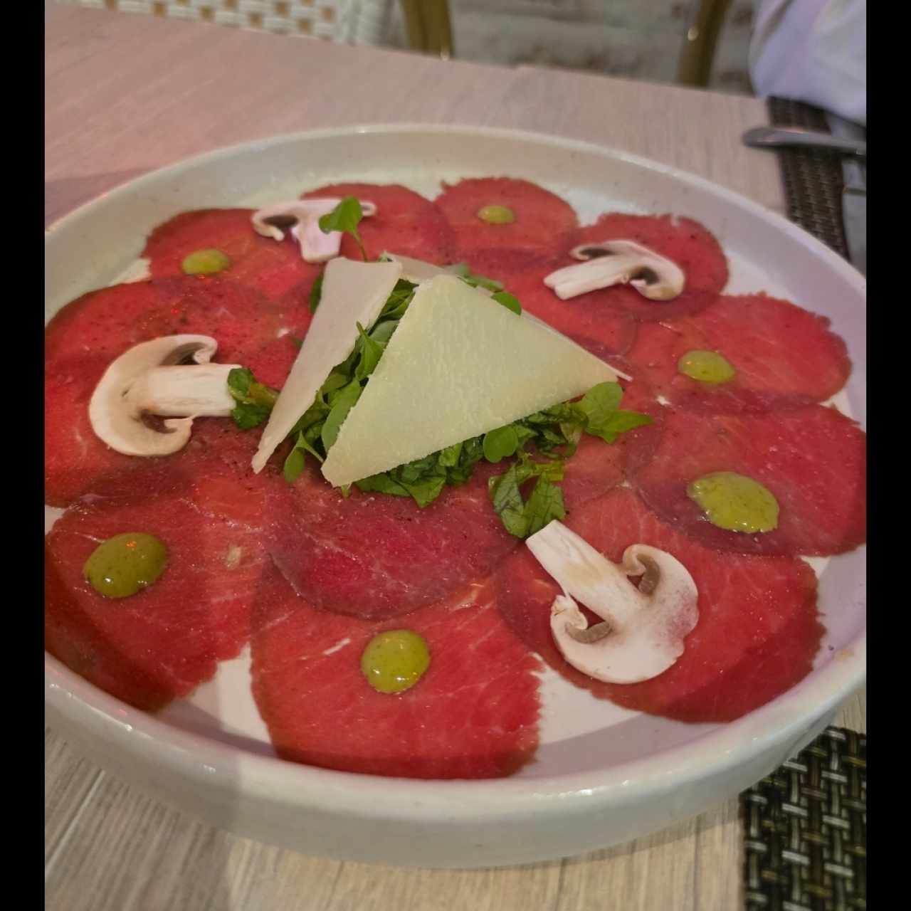 ENTRADAS - Carpaccio Di Manzo