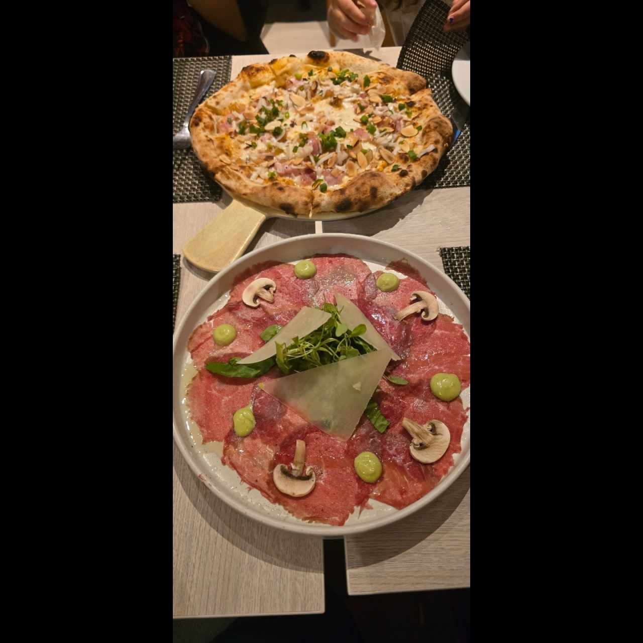 pizza y carpaccio