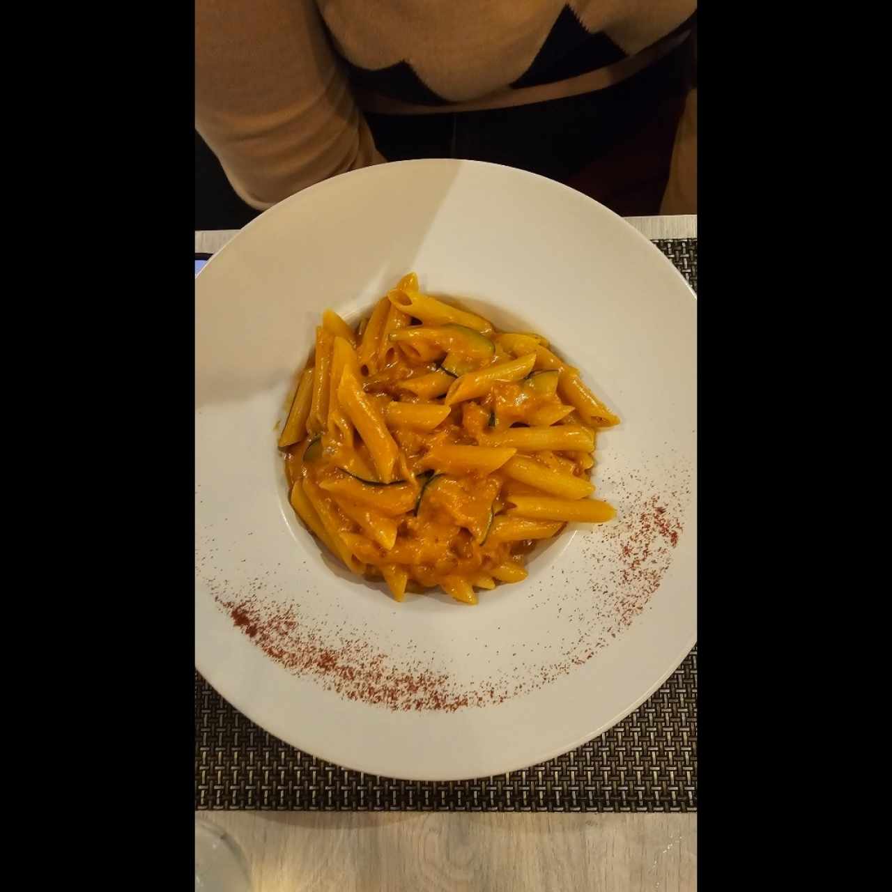 Penne con Salmón y Zucchini