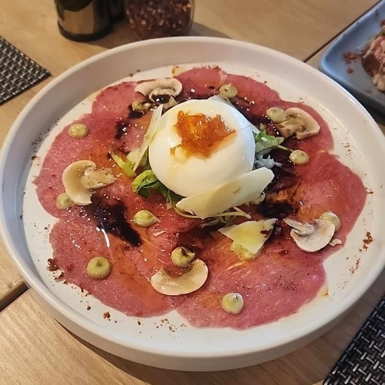 Carpaccio di Manzo con Burrata