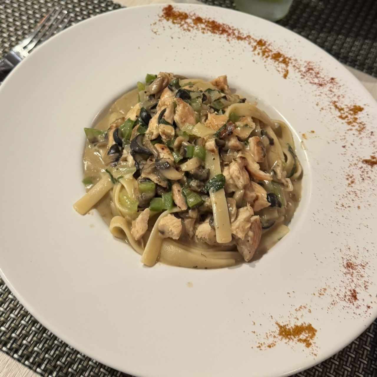 Estofado de pollo alla Cacciatora