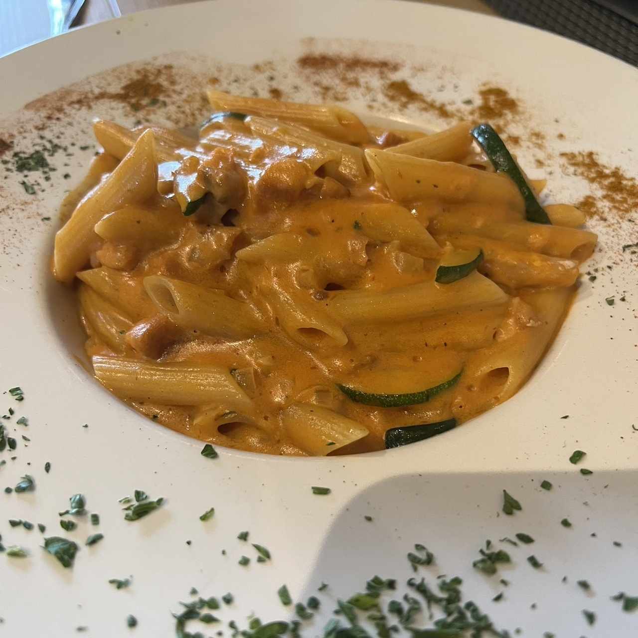 Penne con Salmón y Suchinnii
