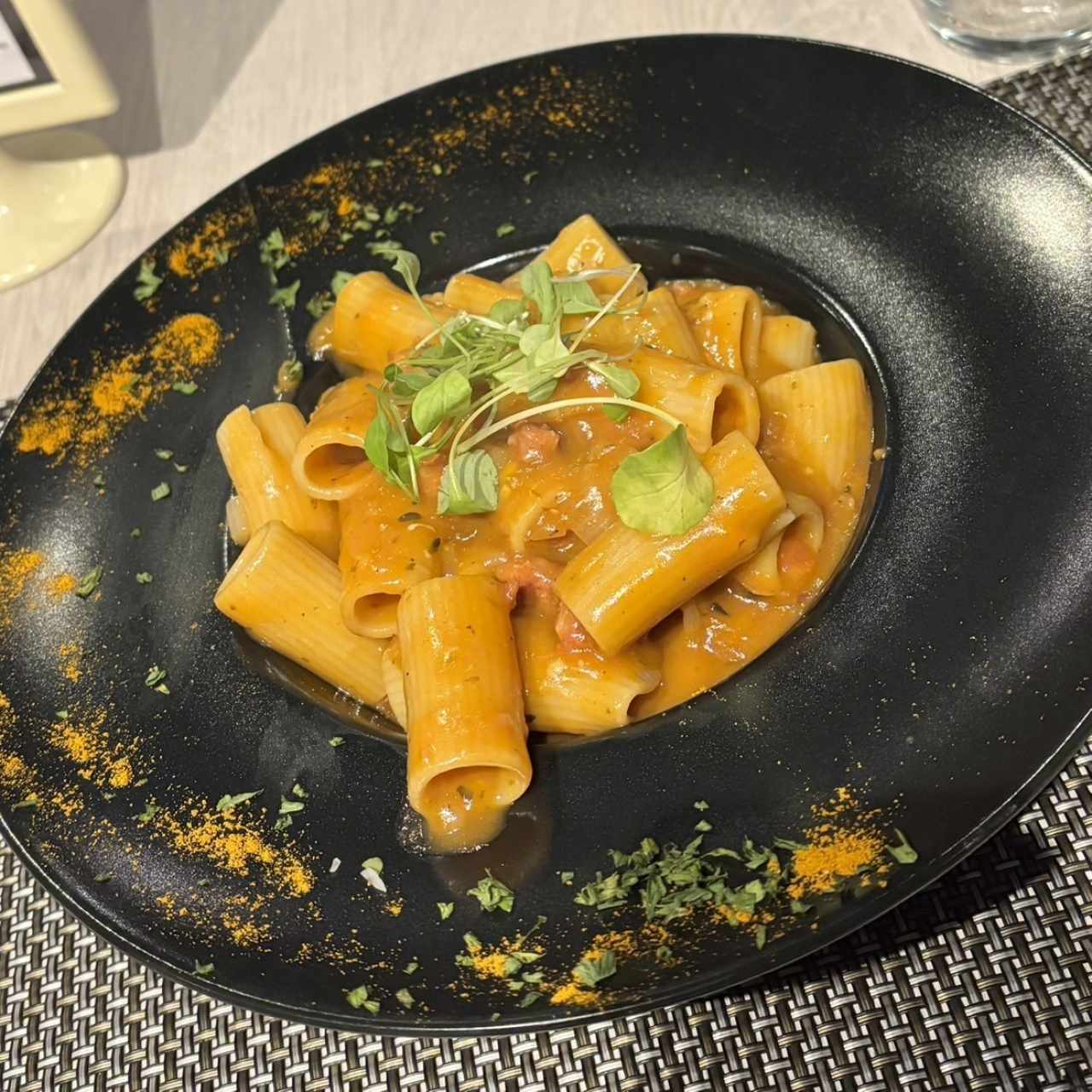 Rigatonnis al Ragu con Chorizo