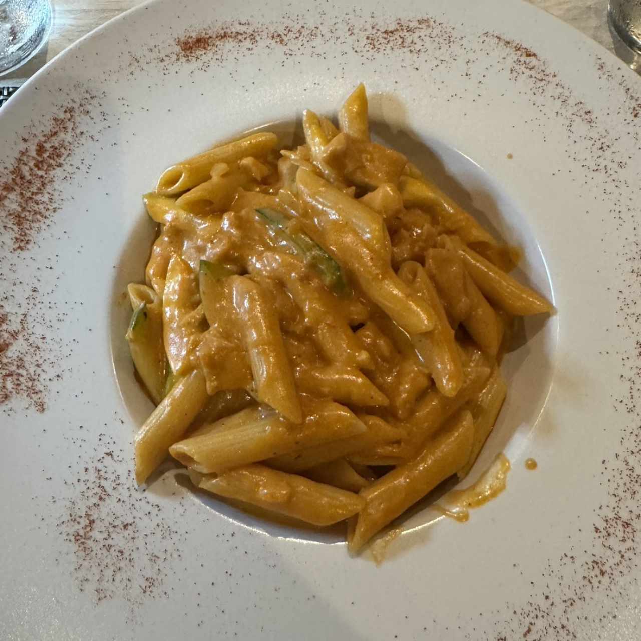 Penne con Salmón y Zucchini