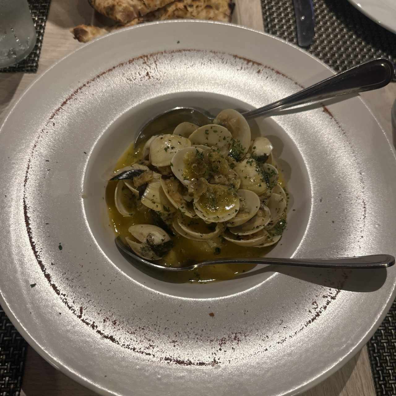 Almejas al ajillo