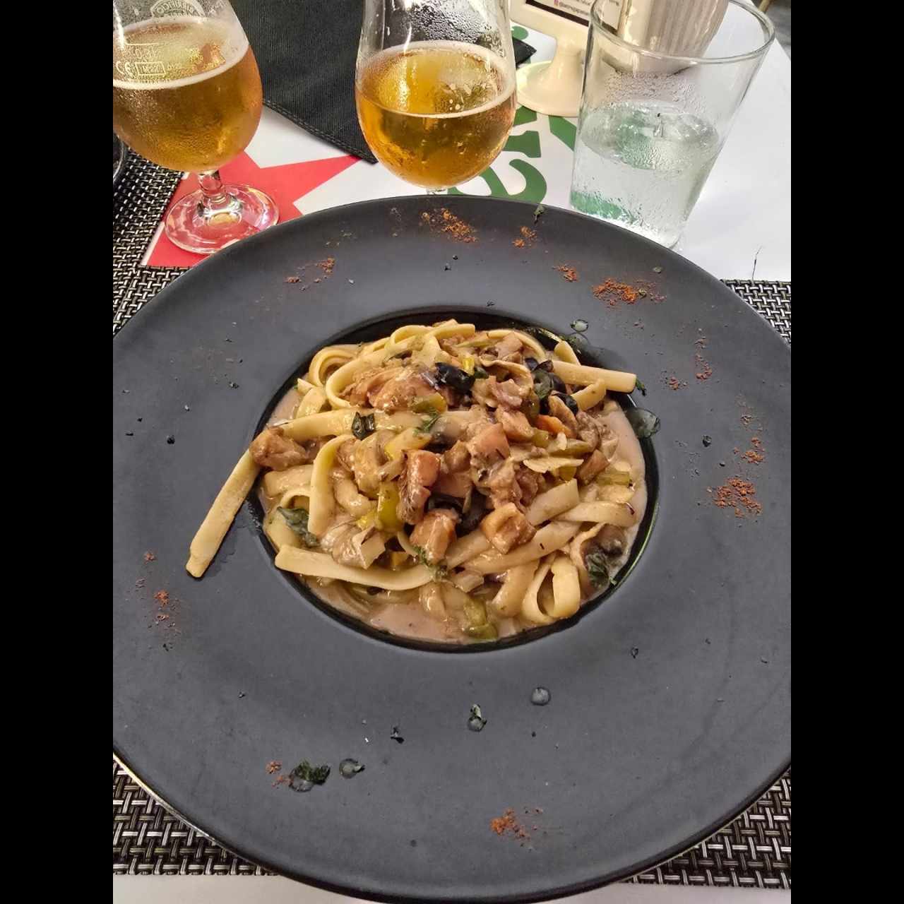 Estofado de pollo alla Cacciatora