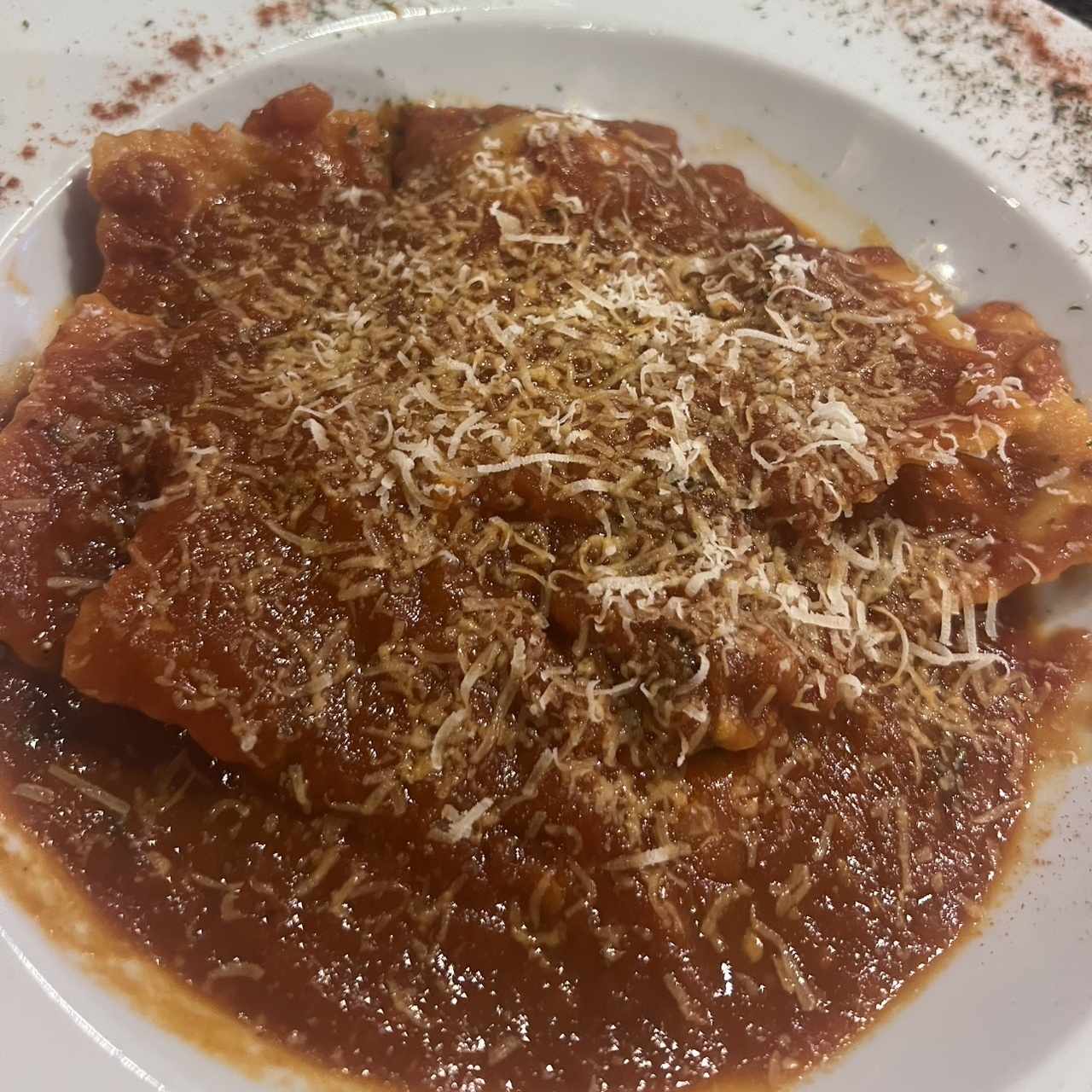 Raviolis de Carne Filete di Pomodoro