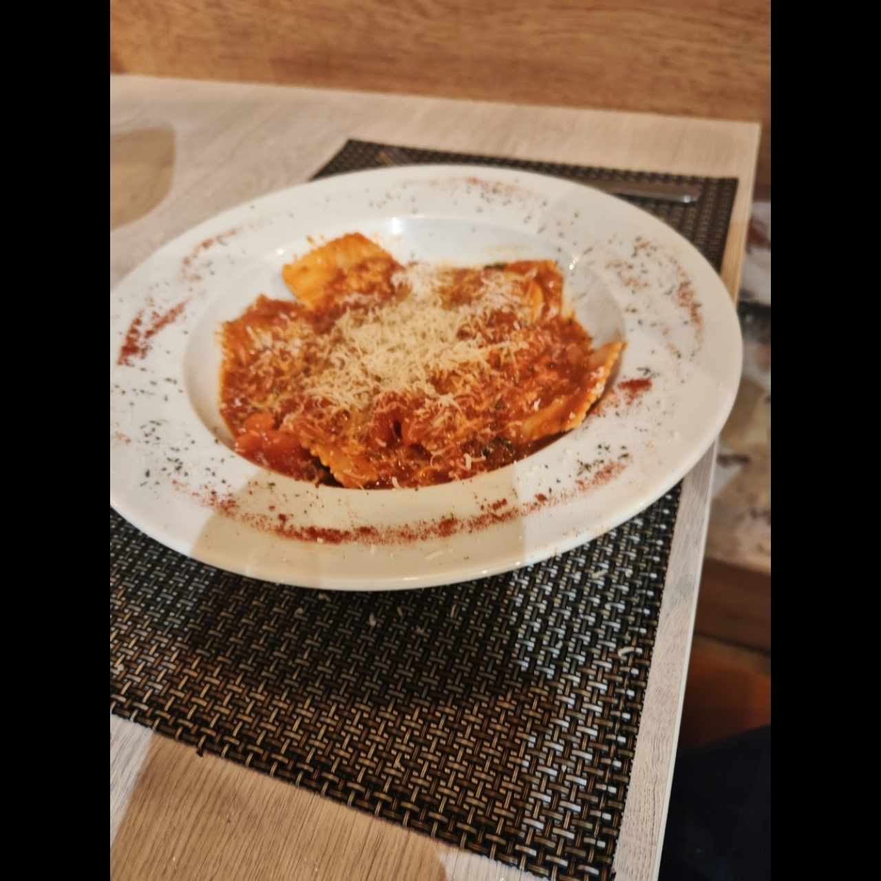 Raviolis de Carne Filete di Pomodoro