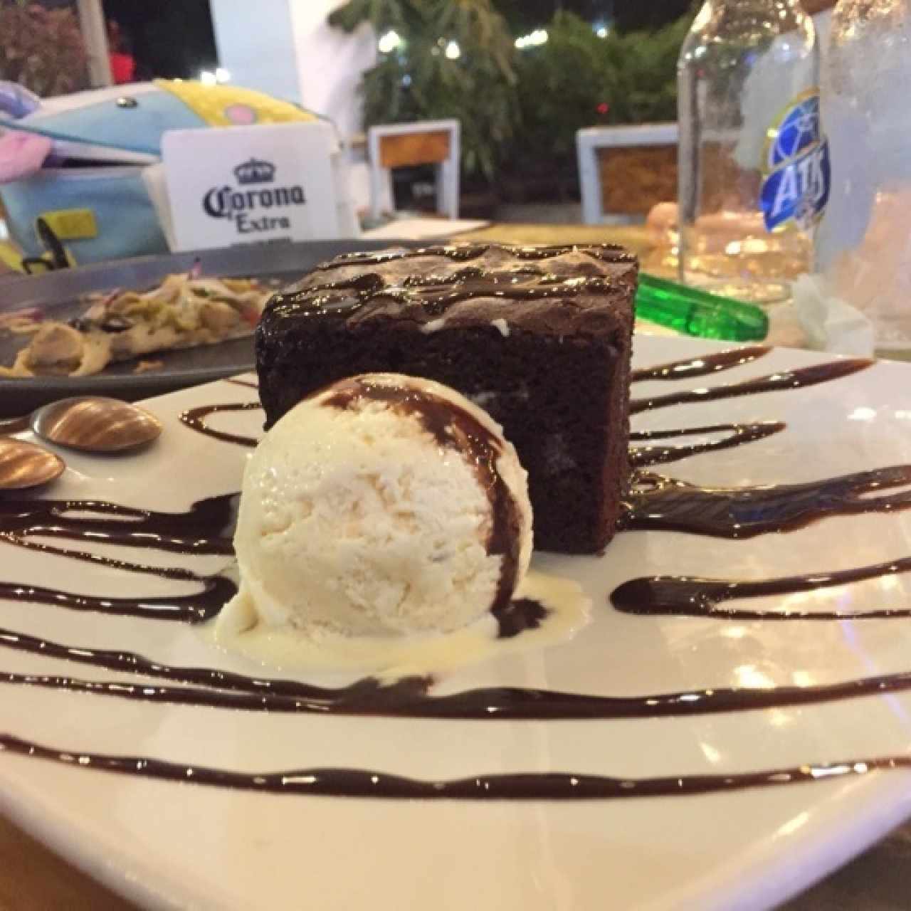 brownie con helado de vainalla