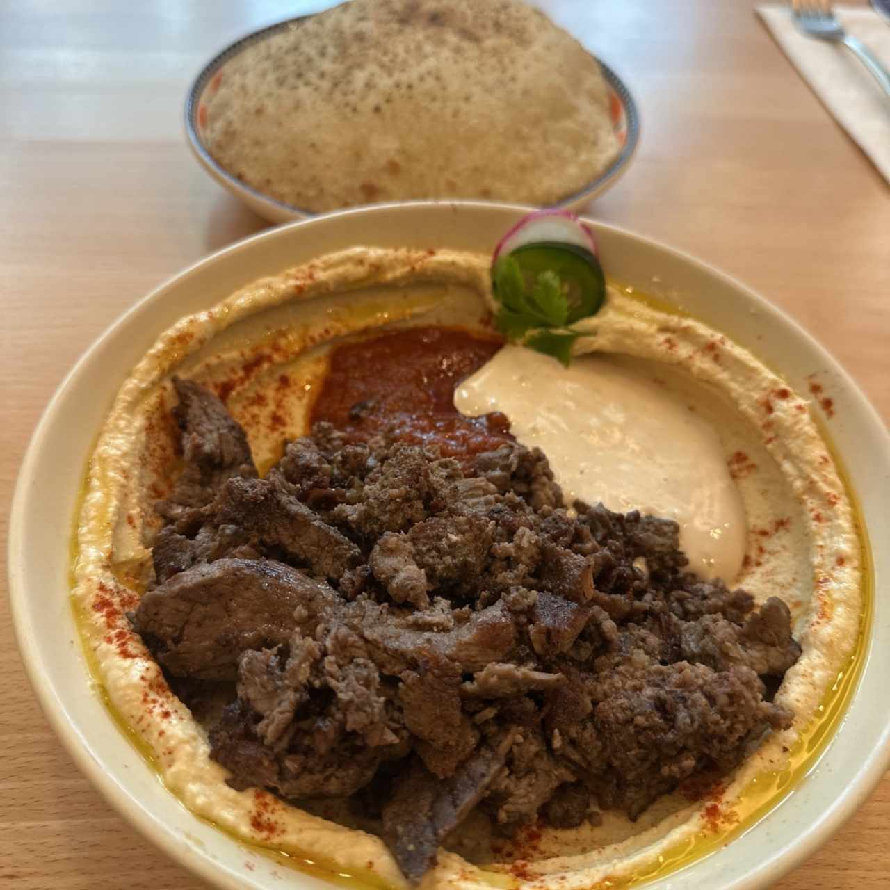 Hummus Shawarma de carne 