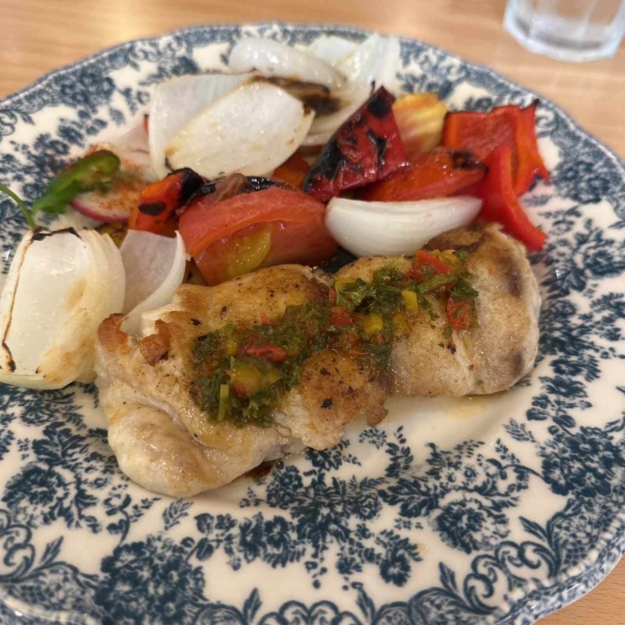 Corvina Mediterránea con Guarnición