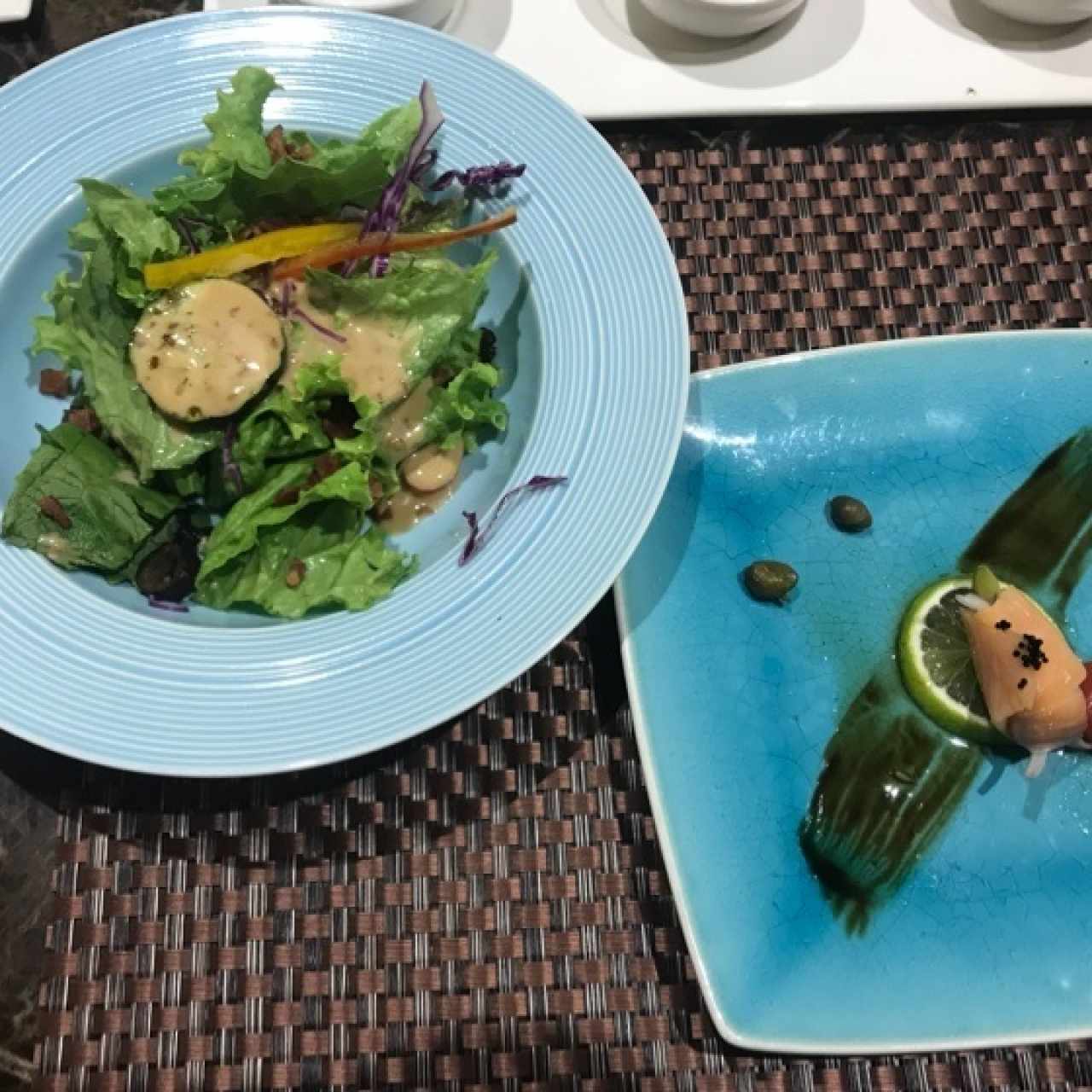 salmon y ensalada