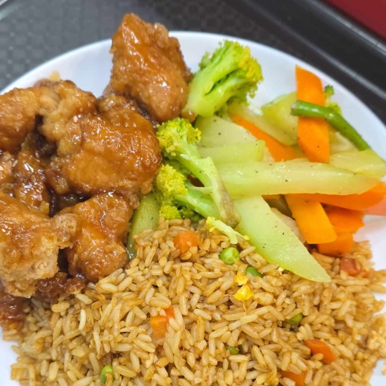 Combo-Pollo al Sésamo +Acompañamiento +Soda