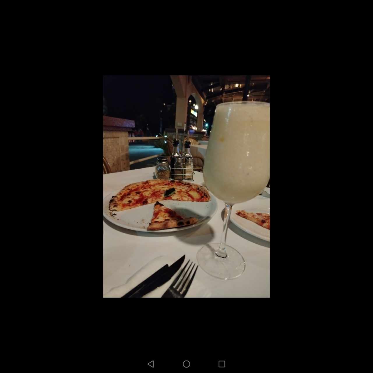 Pizza margarita y amapola