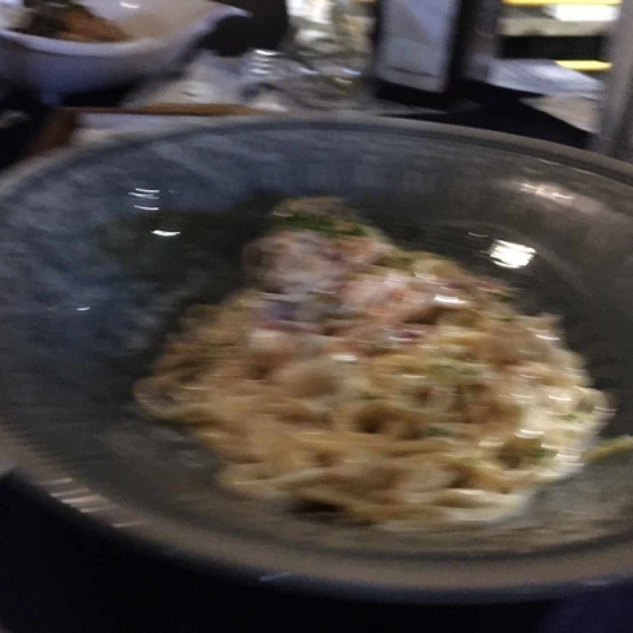 spaguetti con langostinos en salsa blanca