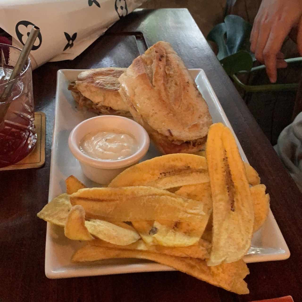 Era como un fusion entre un Cubano y el gusto panameño