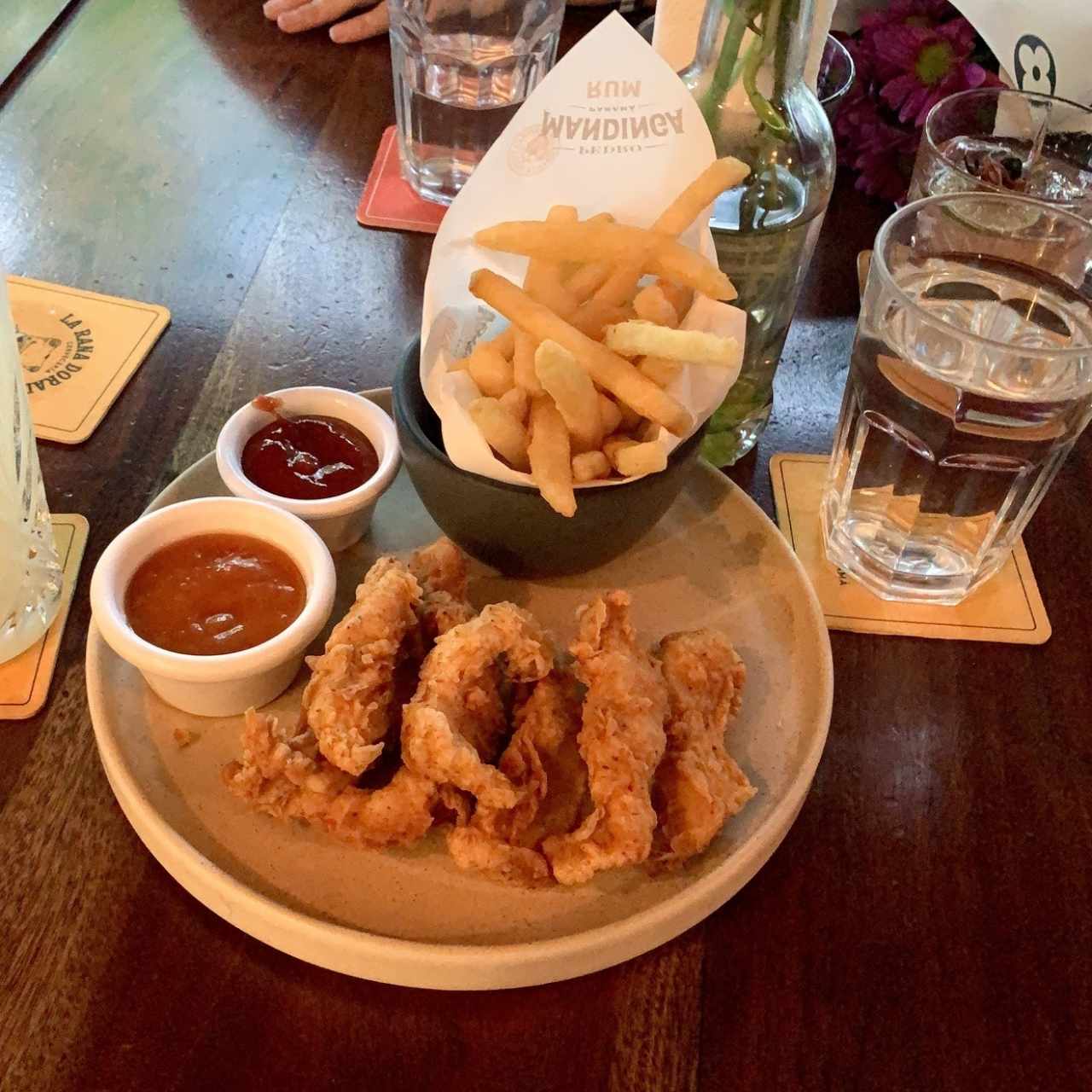 Deditos de pollo en salsa de piña