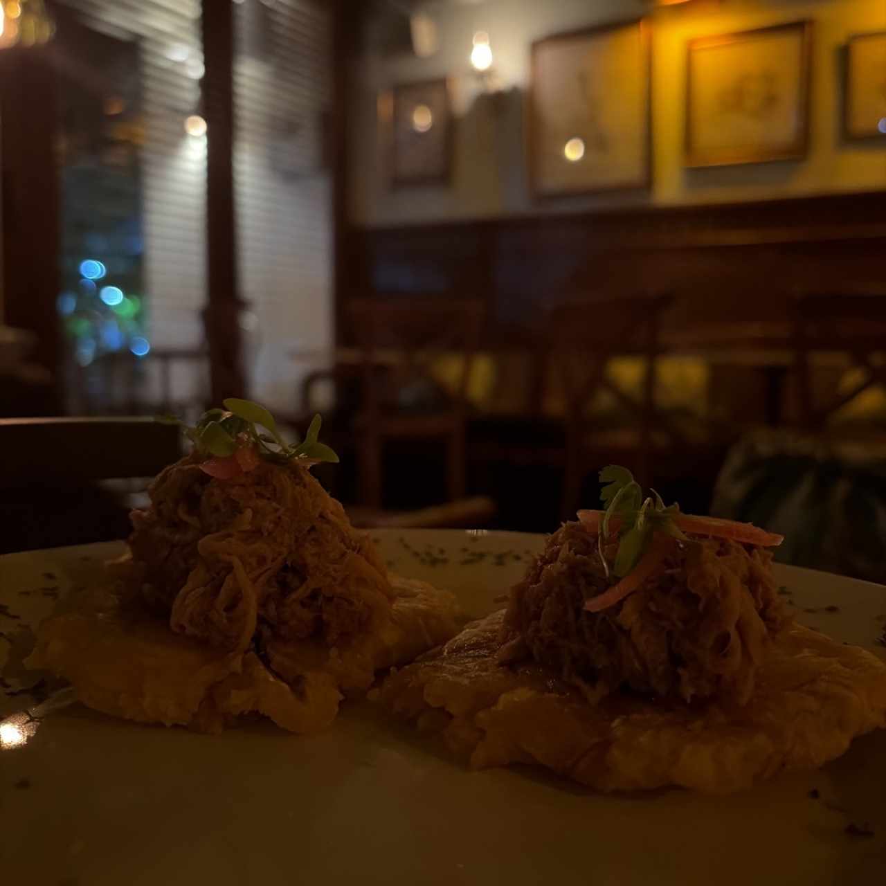 Patacones de puerco desmechado