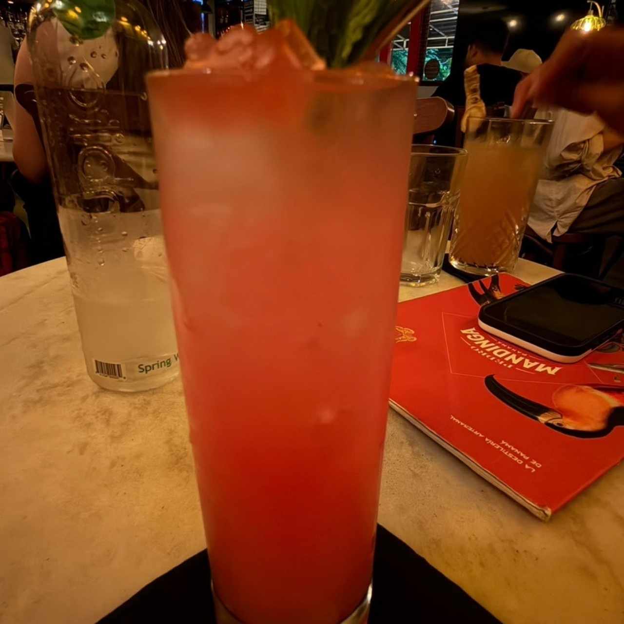 Cocktail con freds y gin
