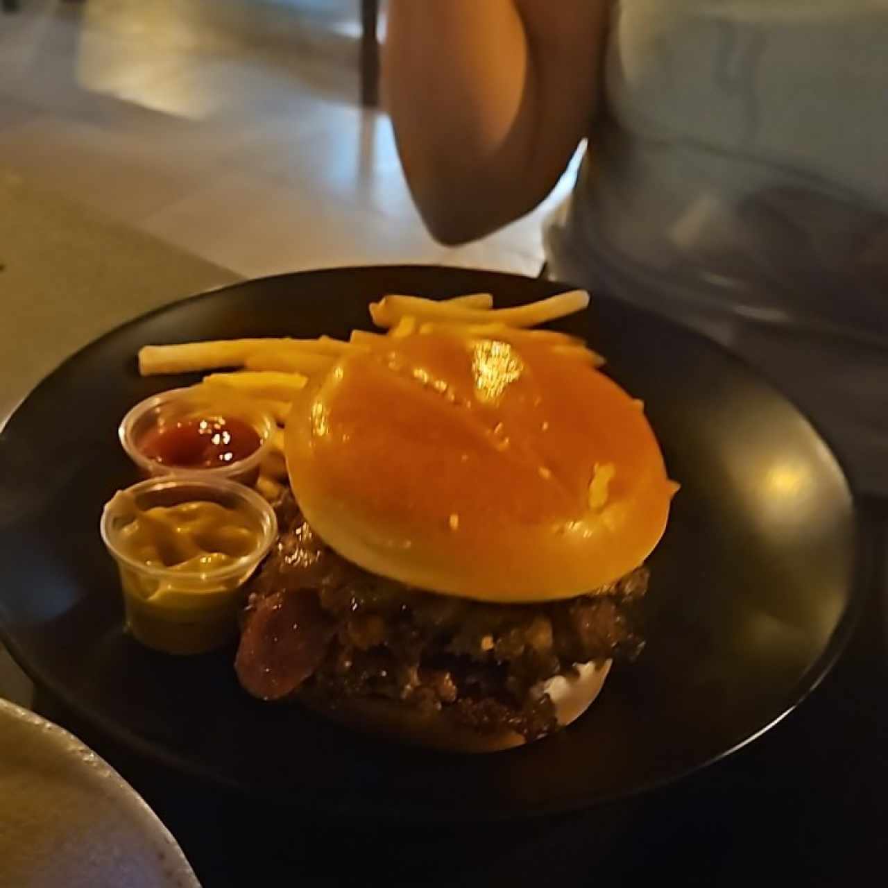 Main Course - Classic American Cheeseburguer