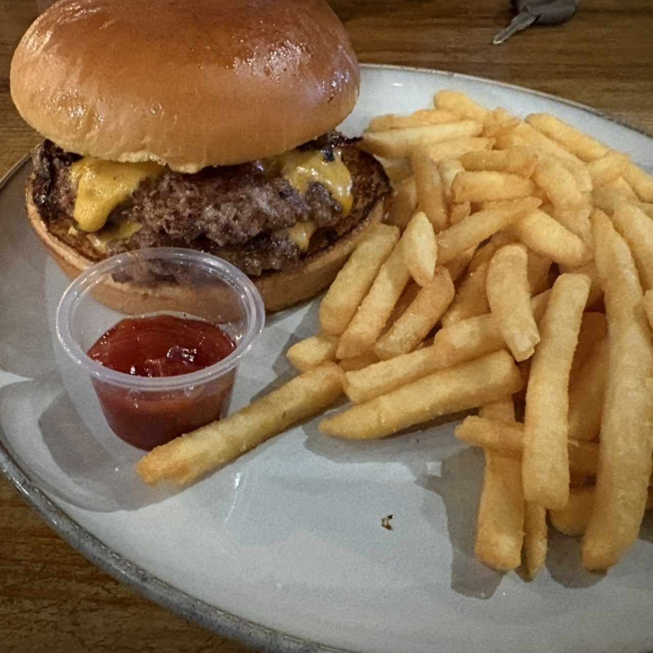 Main Course - Classic American Cheeseburguer