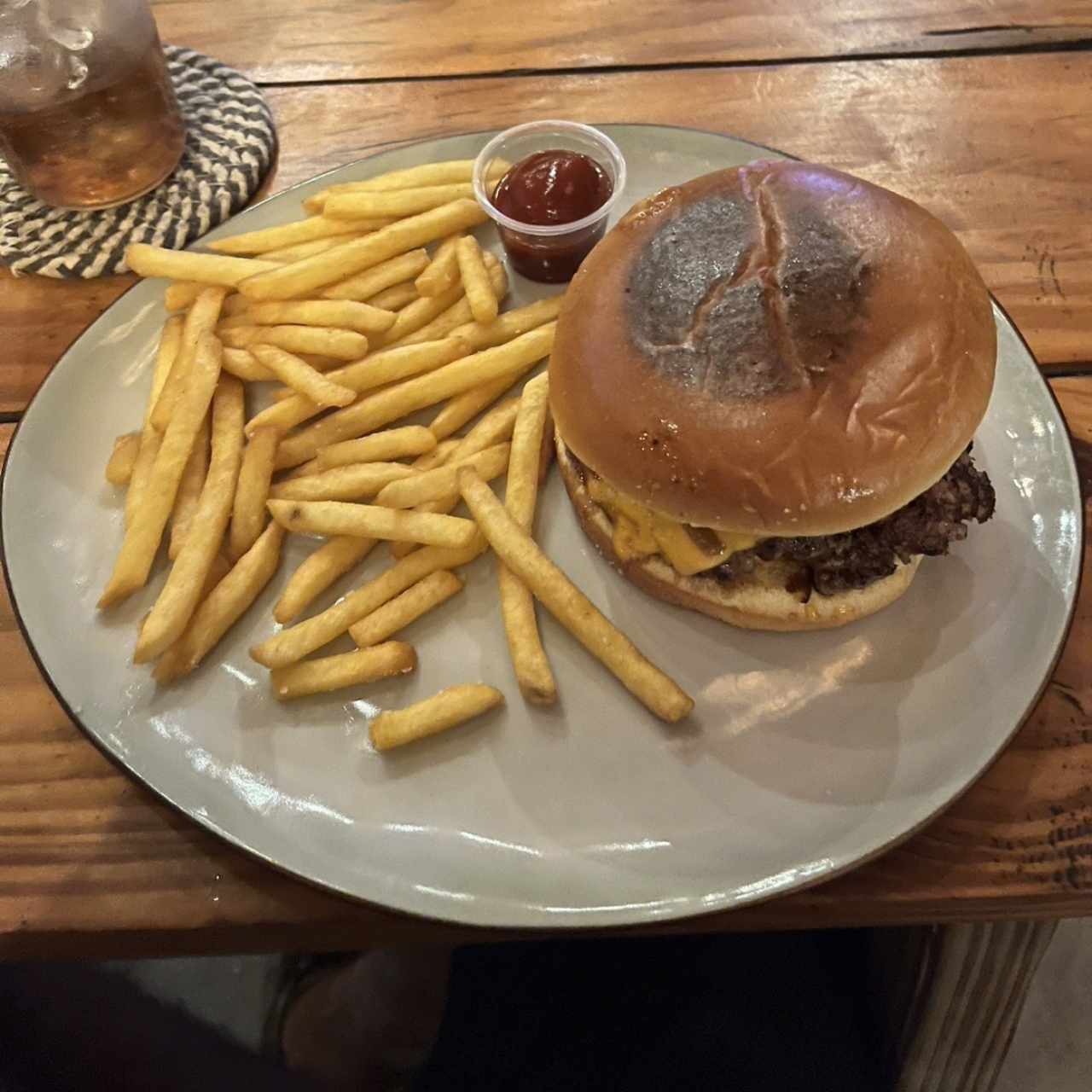 Main Course - Classic American Cheeseburguer