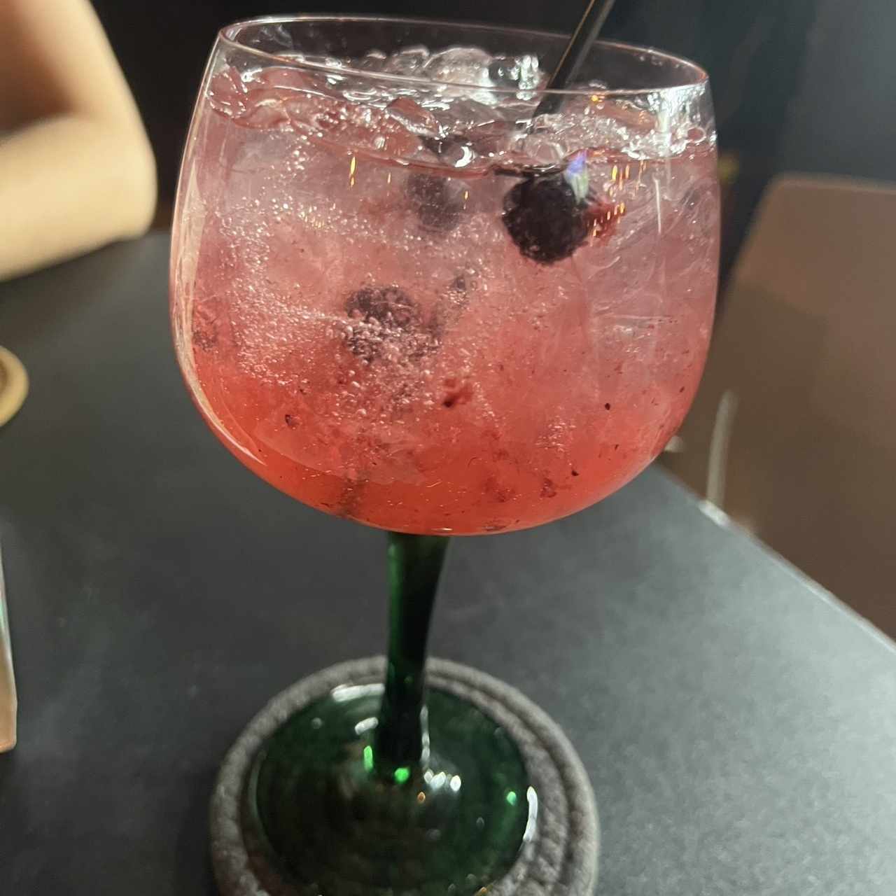Gin Toniv Frutos Rojos