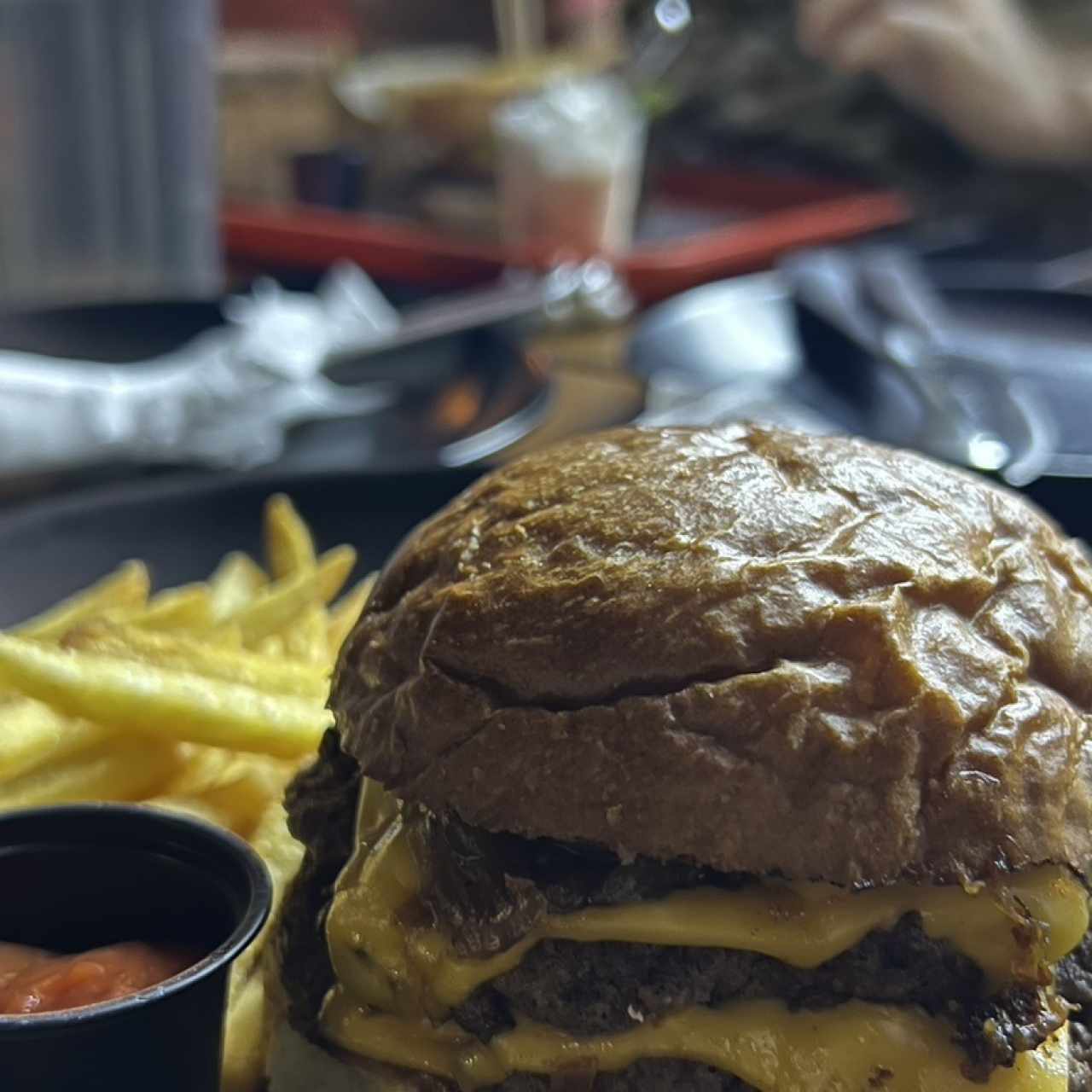 Main Course - Classic American Cheeseburguer