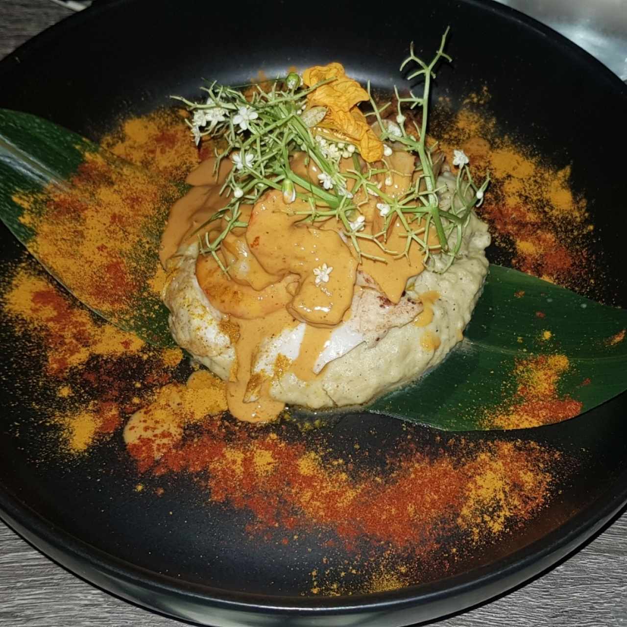 PESCA DEL DÍA CON PURÉ DE PLÁTANO ASADO
