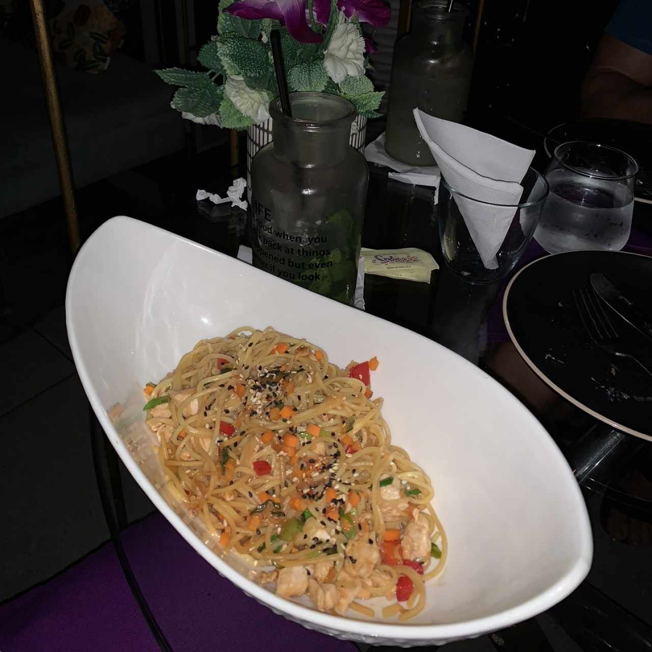 PLATOS FUERTES - CHOW MEIN FRUTITIAO