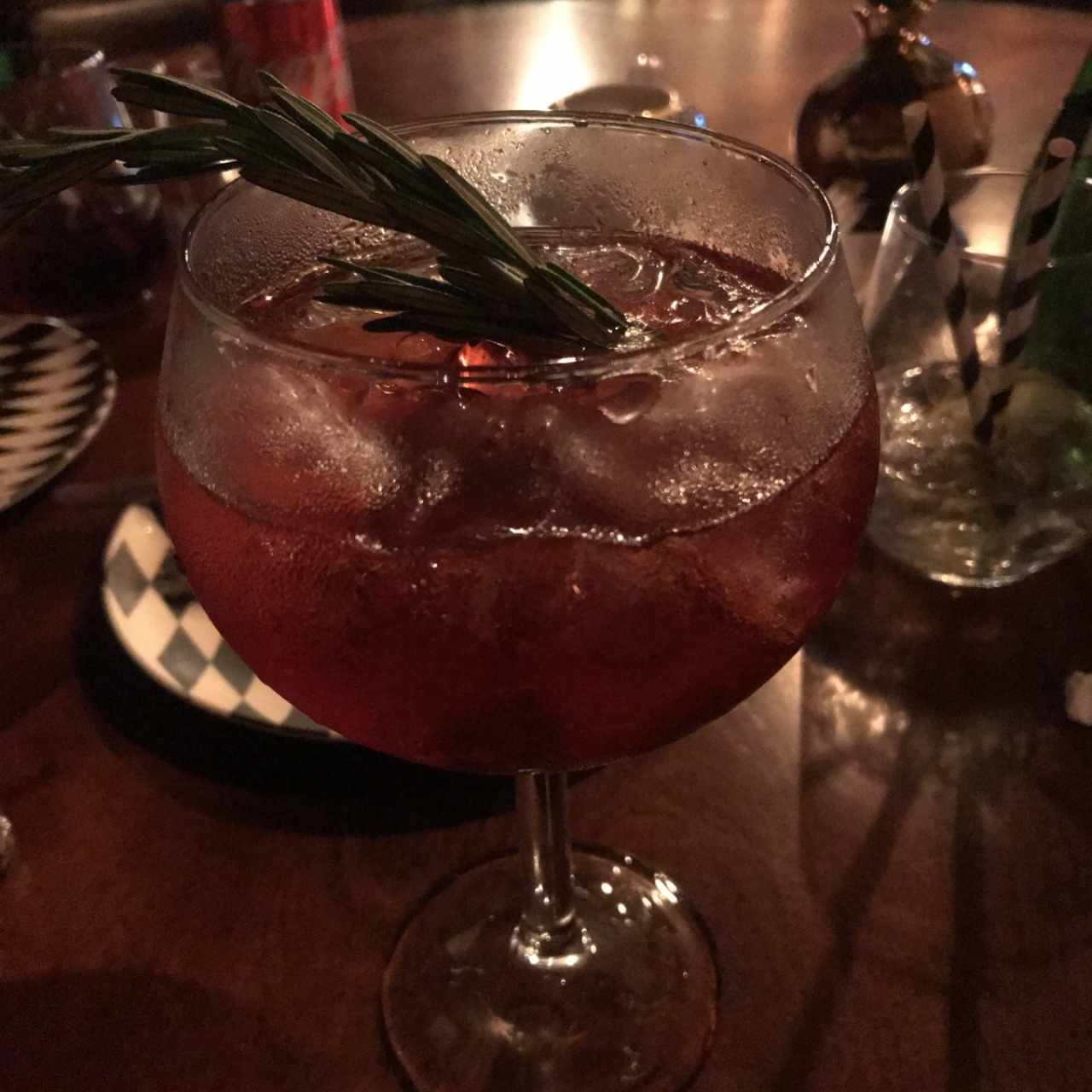 GIN TONIC FRUTOS ROJOS