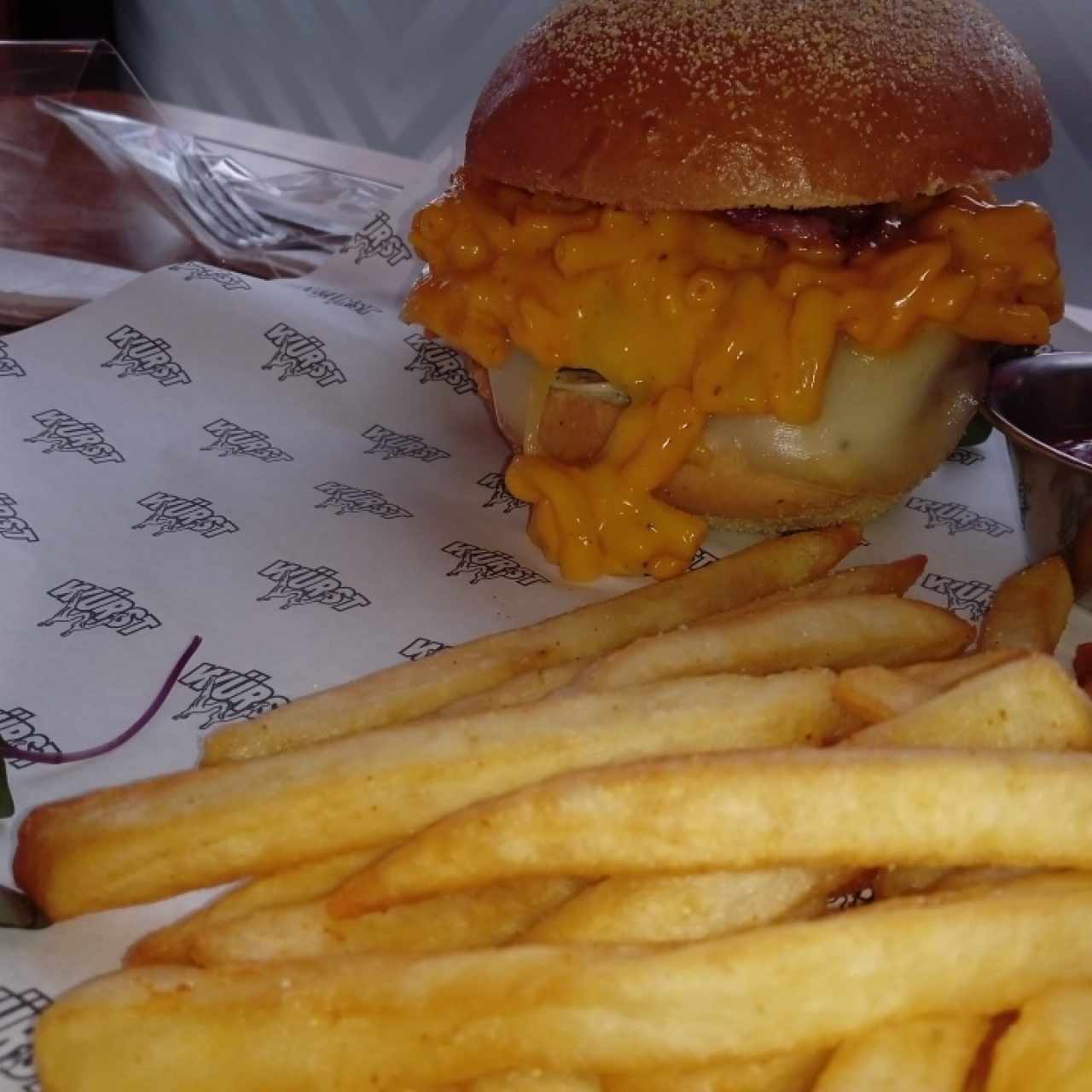 amburguesa con máck and chesse 