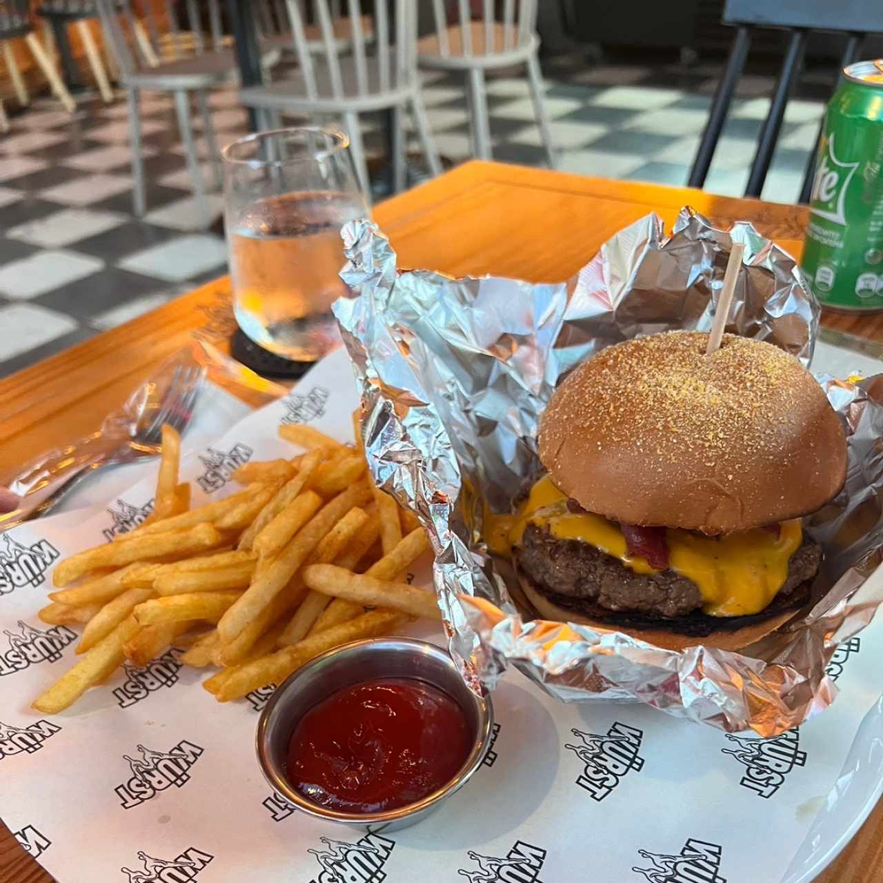 American Cheese Burguer