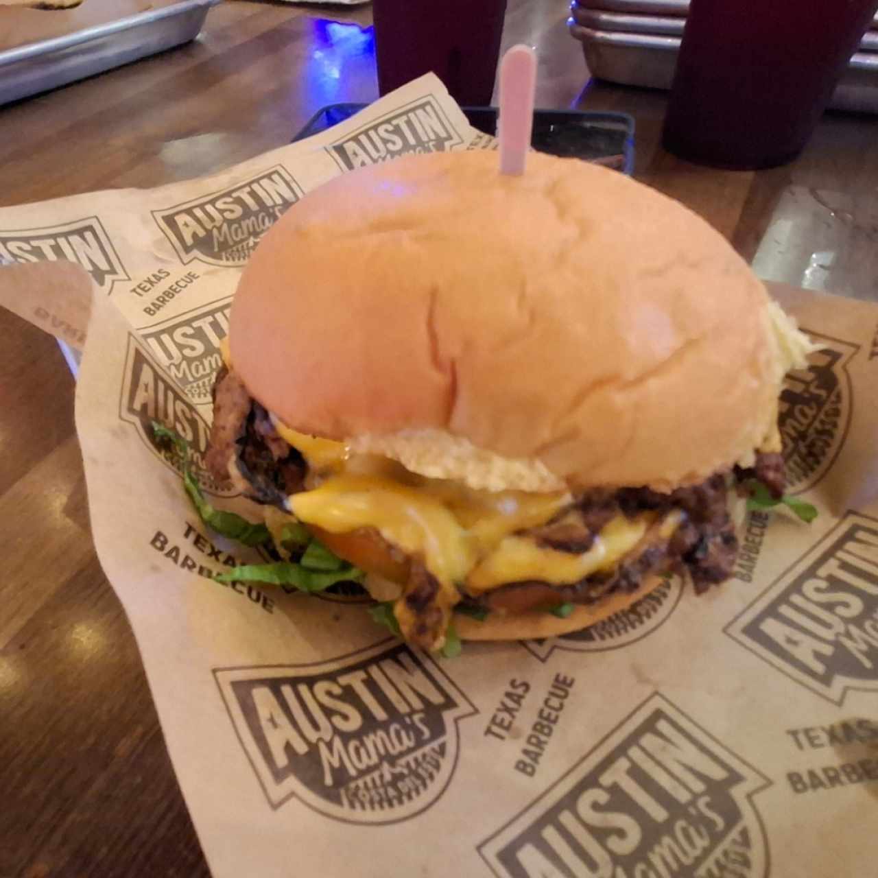 Sandwiches & Spuds - Mamas Classic Burger