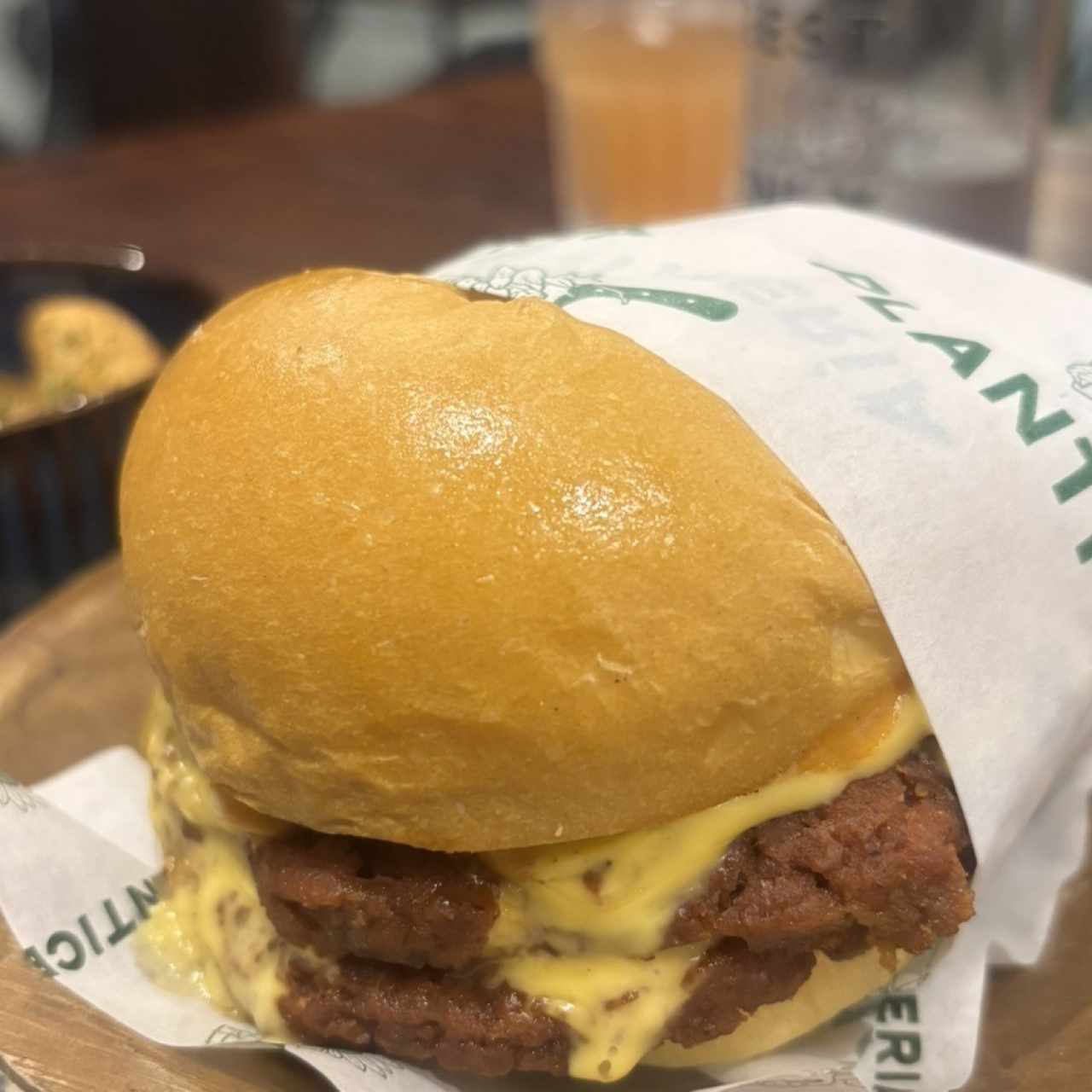 Platos - Cheeze Burger