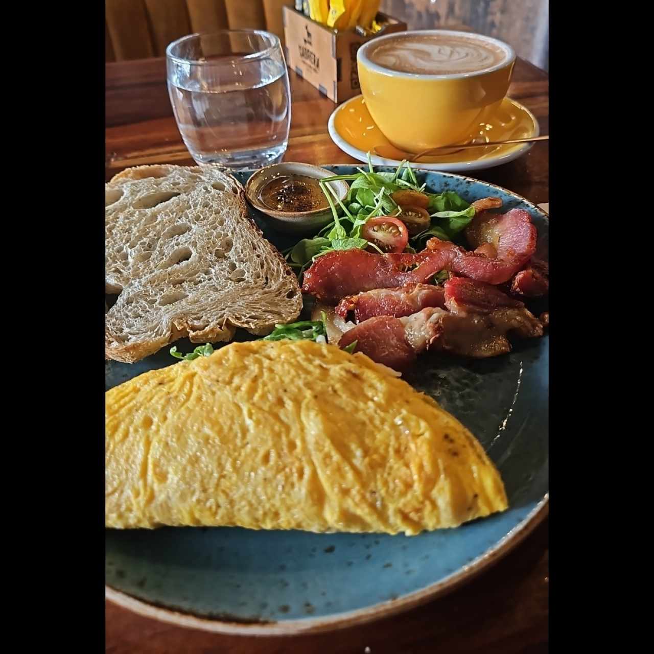 Eggs - Omelet + chocolate caliente
